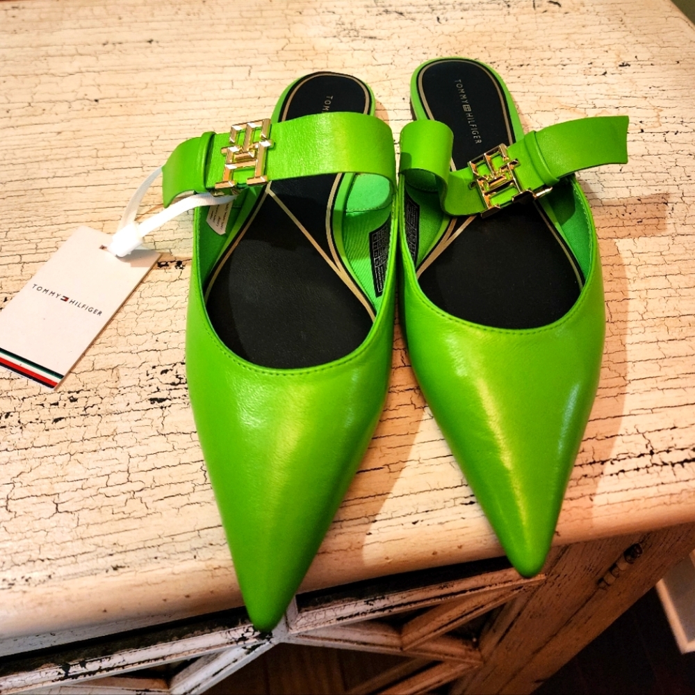 RARE Tommy Pointy Toe Flats SUPER Cute